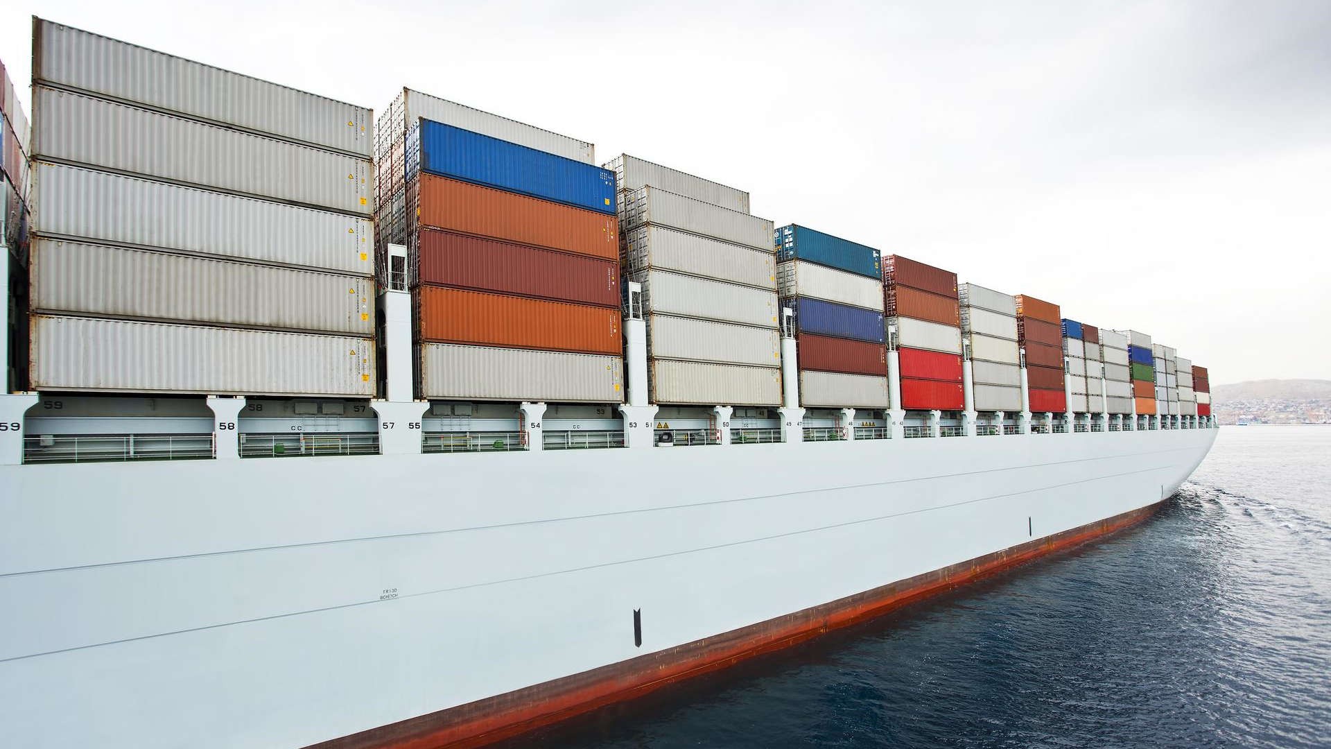 Typhoon Dolphin in China leaves more than 2.4m TEU stranded