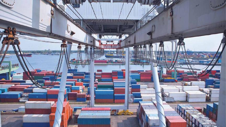 US supply chain bottlenecks persist despite vessel logjams subsiding