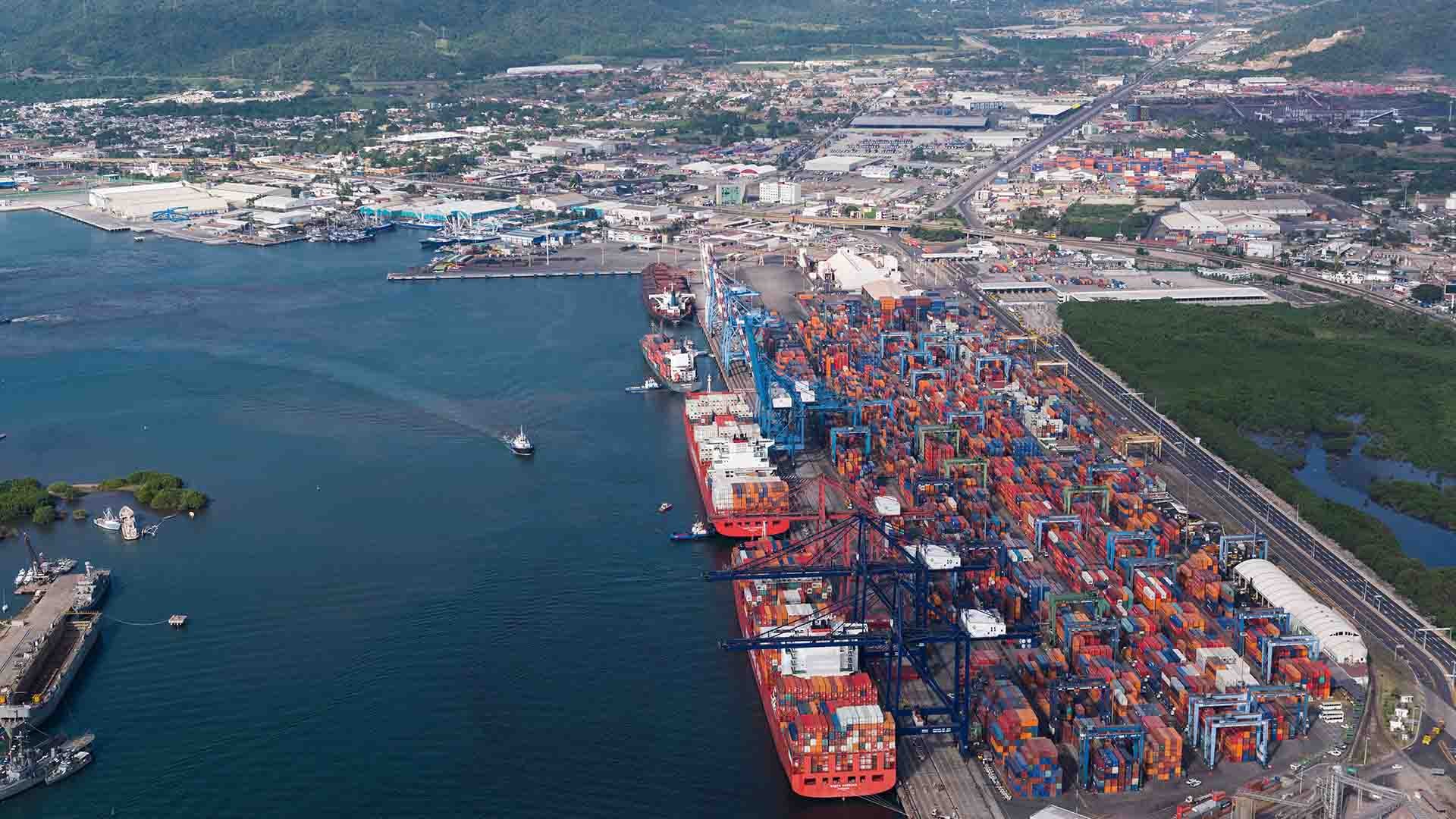 Blockades and congestion disrupt logistics at Manzanillo port, Mexico