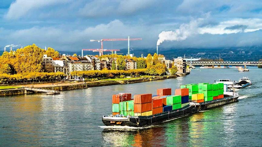 Decreasing Rhine water levels and rail challenges tighten transport capacity in Europe