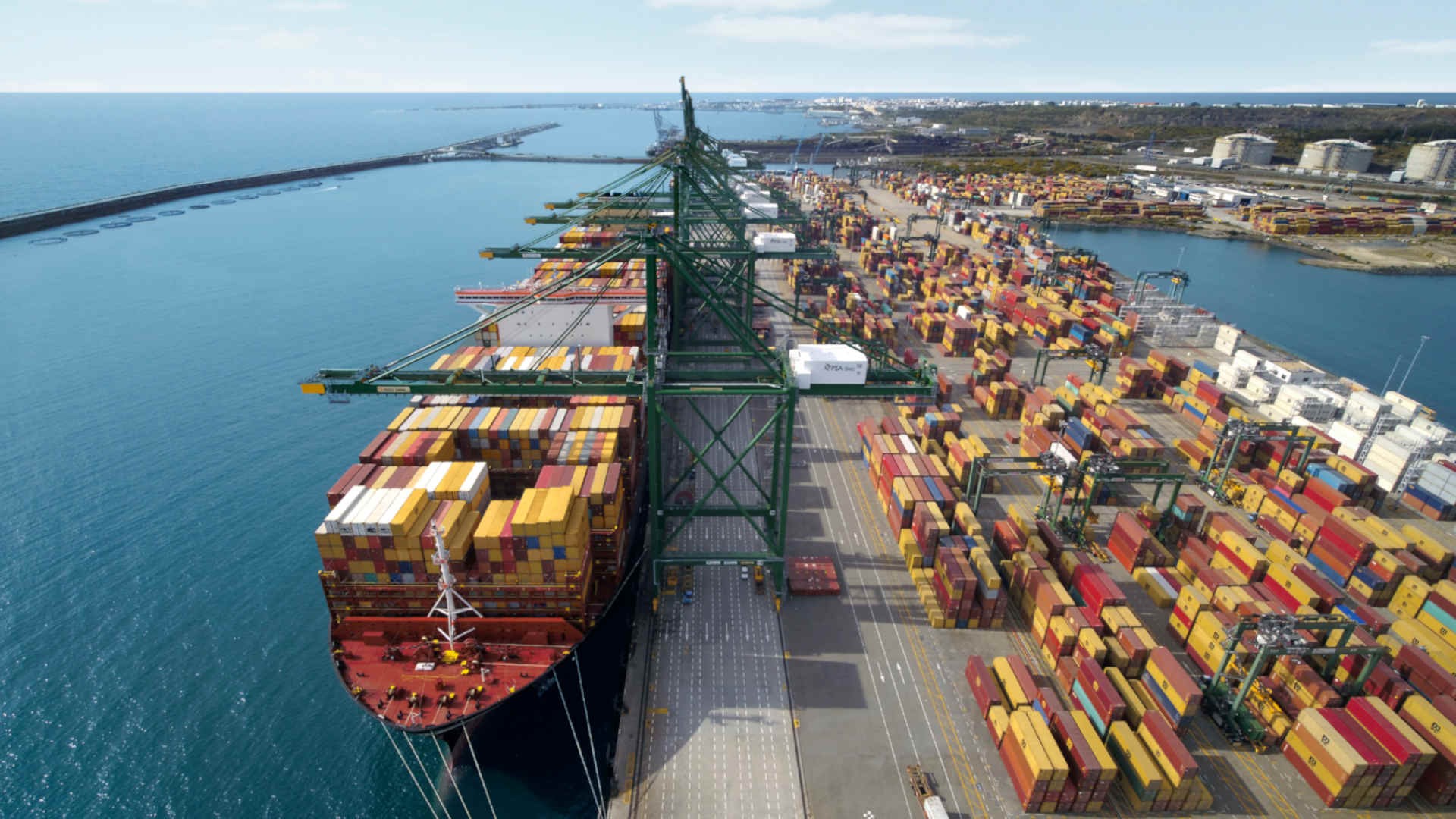 Disruptions drag down global box port productivity
