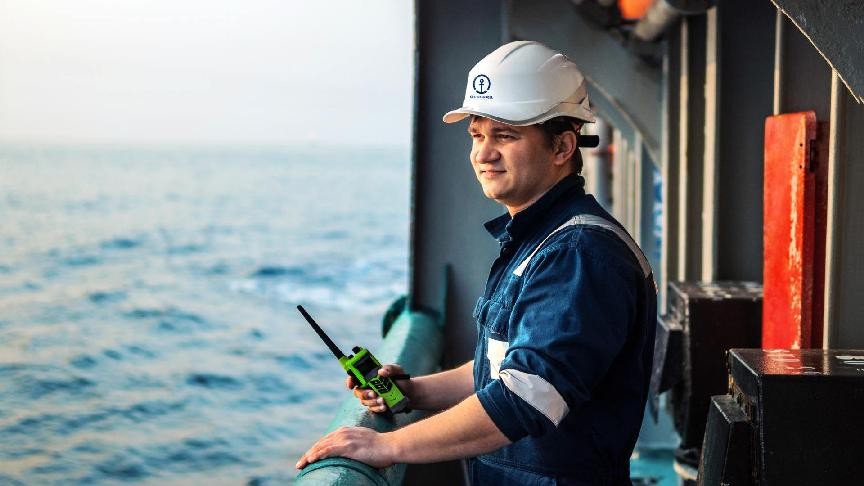 Strait of Hormuz: vessels are stuck, but seafarers are not