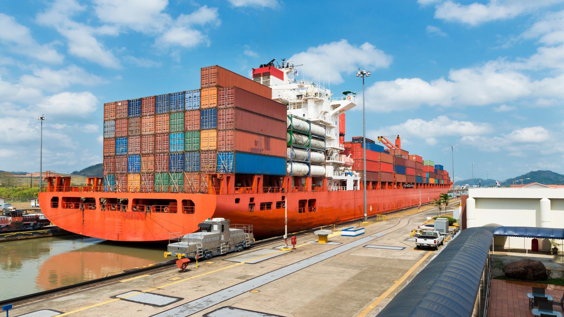 Panama Canal announces draft reductions and Gatun Locks maintenance measures