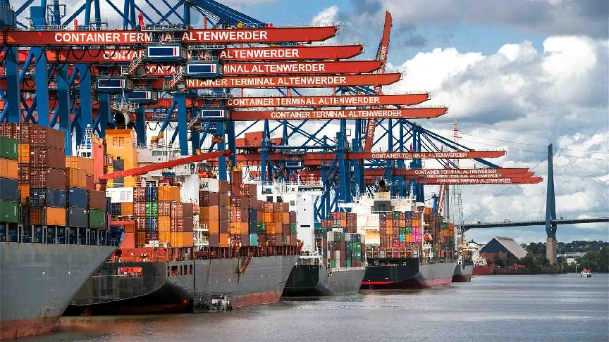 Vehicle explosion leads to major fire at the Port of Hamburg