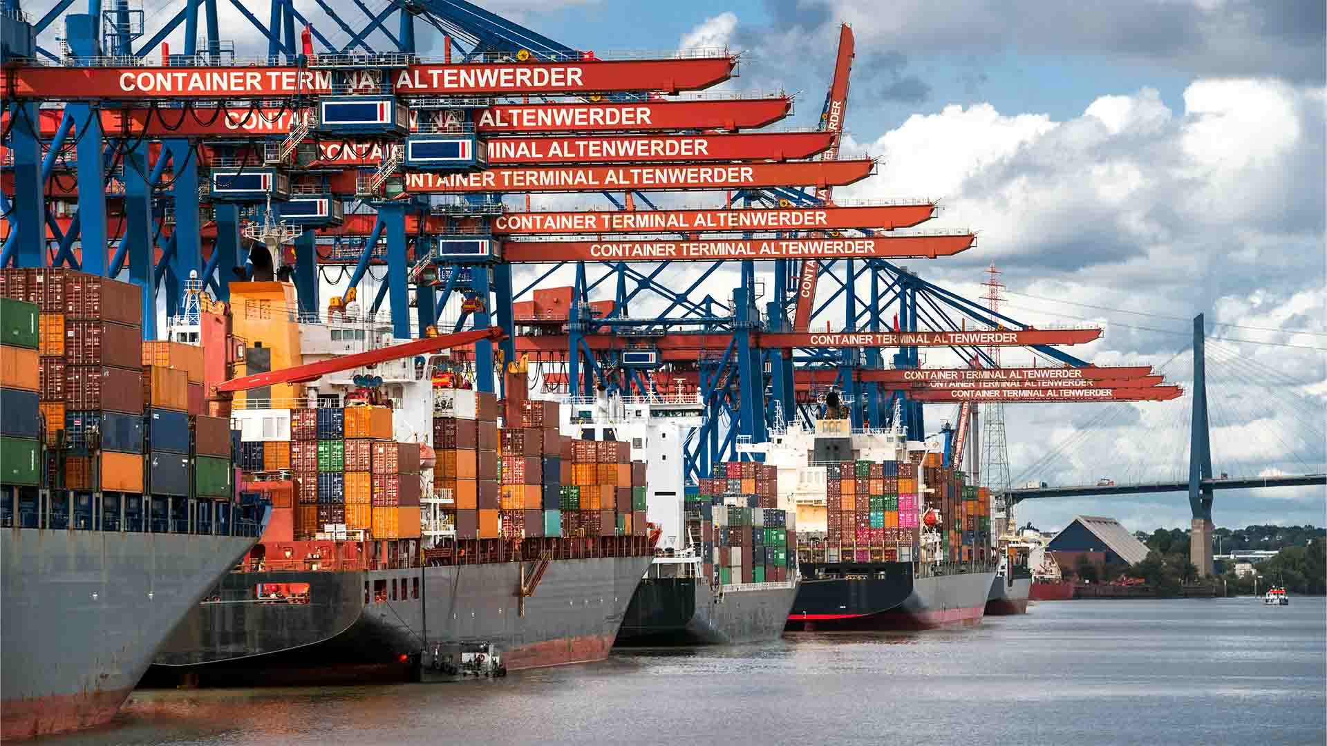 Vehicle explosion leads to major fire at the Port of Hamburg