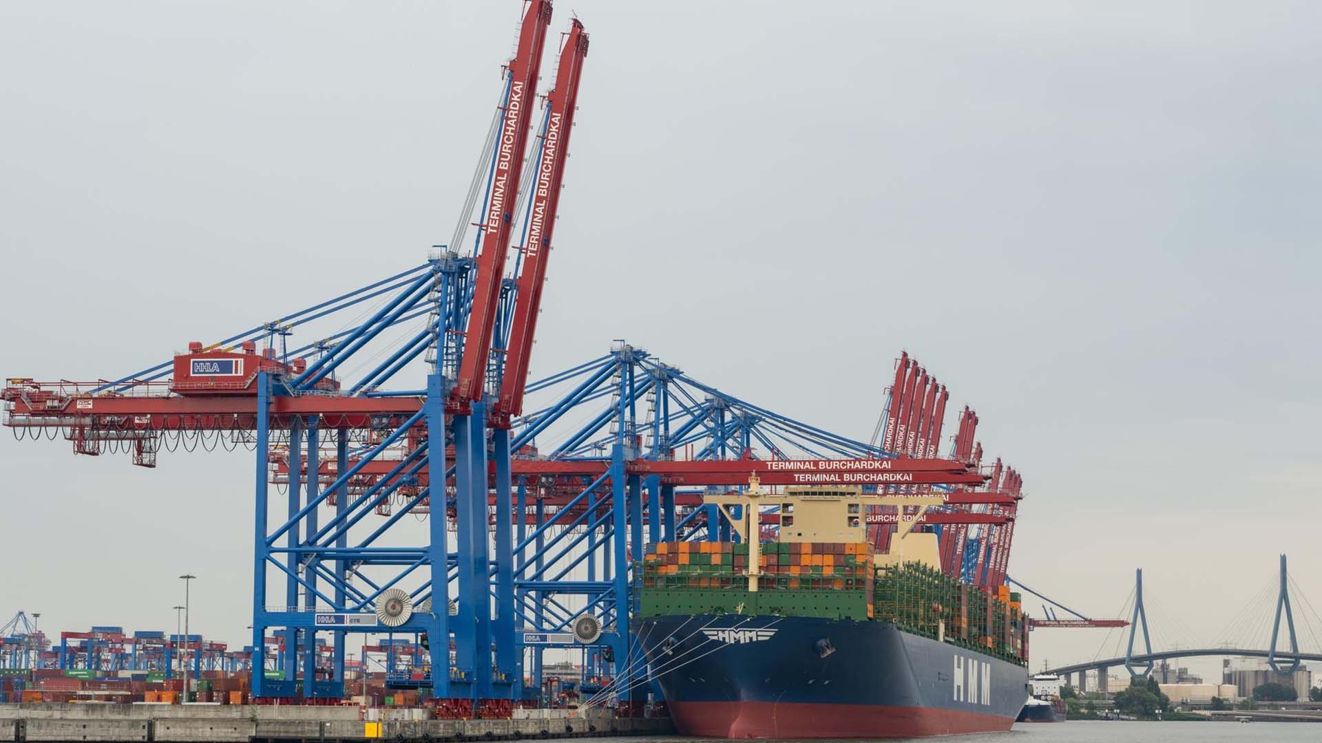 Hamburg invests €1.1 billion in port infrastructure 